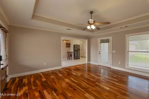Living - 106 Blackstone Cir, Brandon, MS 39047 photo 3 of 4