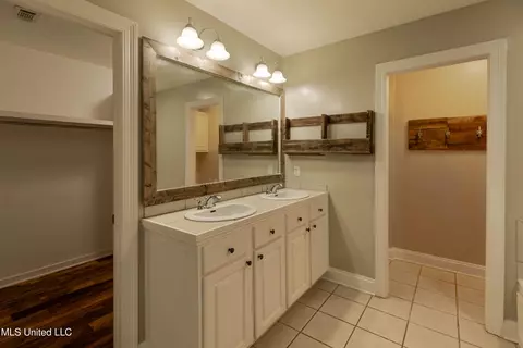 Bath - 106 Blackstone Cir, Brandon, MS 39047 photo 4 of 7