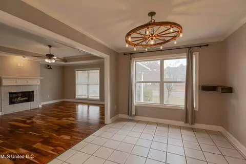 Living - 106 Blackstone Cir, Brandon, MS 39047 photo 4 of 4