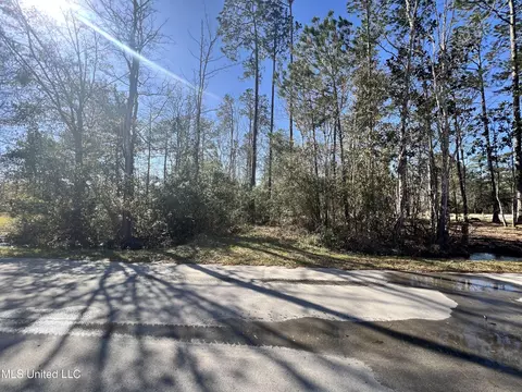 12477 Fishermans Trl, Gulfport, MS 39503