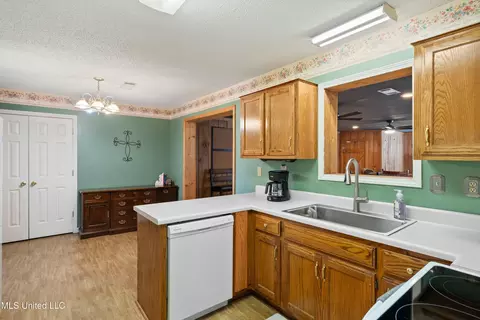 1560 Highway 2, Hickory Flat, MS 38633 photo 6