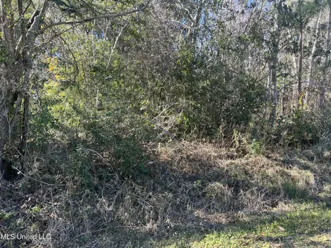 1420 Plover St, Ocean Springs, MS 39564