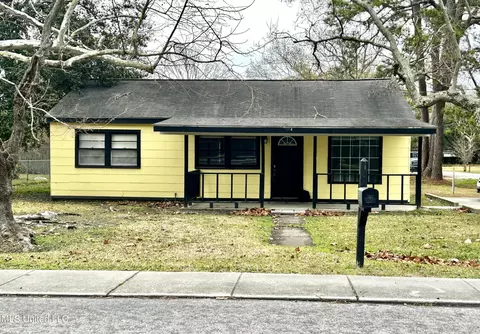 1014 13th St, Pascagoula, MS 39567