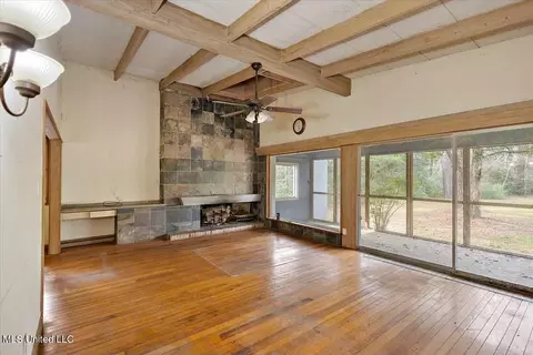 Living - 5557 Ridgewood Rd, Jackson, MS 39211 photo 1 of 3