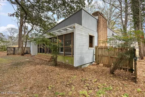 Exterior - 5557 Ridgewood Rd, Jackson, MS 39211 photo 6 of 8