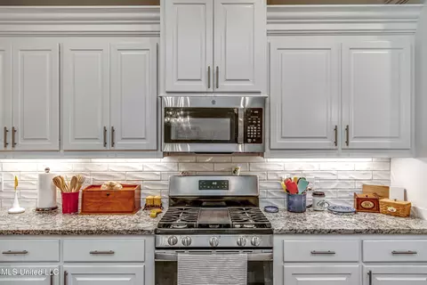 Kitchen - 511 Crestmoor Dr, Canton, MS 39046 photo 5 of 6