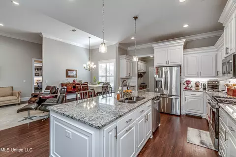 Kitchen - 511 Crestmoor Dr, Canton, MS 39046 photo 3 of 6