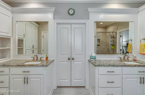 Bath - 511 Crestmoor Dr, Canton, MS 39046 photo 2 of 5