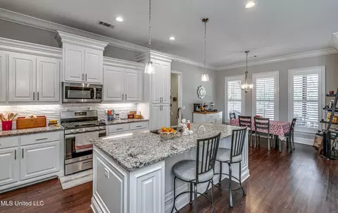 Kitchen - 511 Crestmoor Dr, Canton, MS 39046 photo 4 of 6