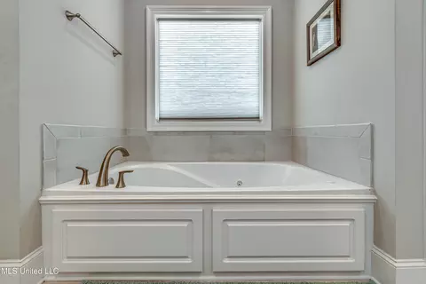 Bath - 511 Crestmoor Dr, Canton, MS 39046 photo 4 of 5