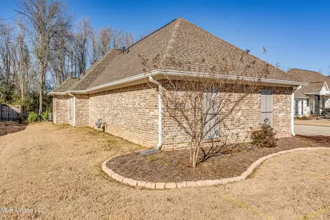 Exterior - 511 Crestmoor Dr, Canton, MS 39046 photo 4 of 8