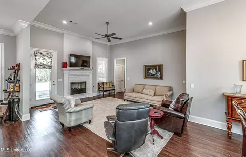 Living - 511 Crestmoor Dr, Canton, MS 39046 photo 2 of 2