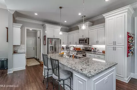Kitchen - 511 Crestmoor Dr, Canton, MS 39046 photo 2 of 6