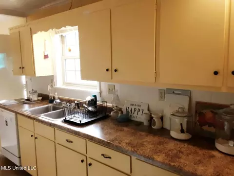 Kitchen - 103 Lombardy Rd, Drew, MS 38737 photo 2 of 2