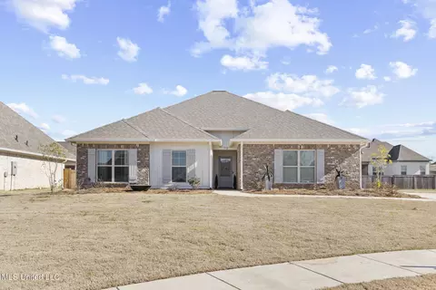 112 Sweetbriar Dr, Canton, MS 39046