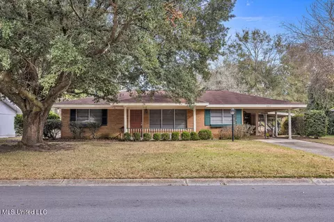 6308 Chaucer Dr, Ocean Springs, MS 39564