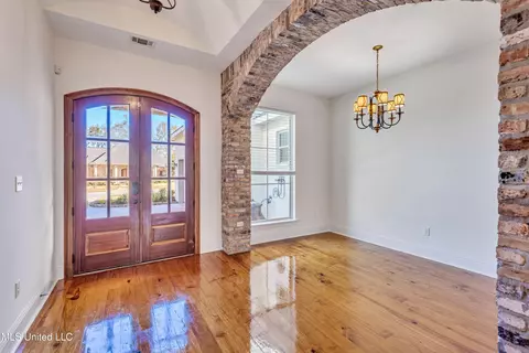Entry Way - 948 Caroline Dr, Biloxi, MS 39532 photo 2 of 3
