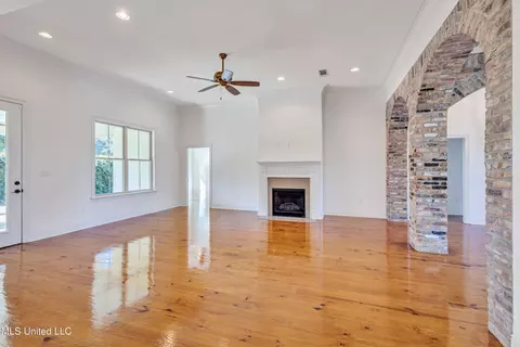 Living - 948 Caroline Dr, Biloxi, MS 39532 photo 4 of 4