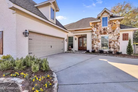 948 Caroline Dr, Biloxi, MS 39532