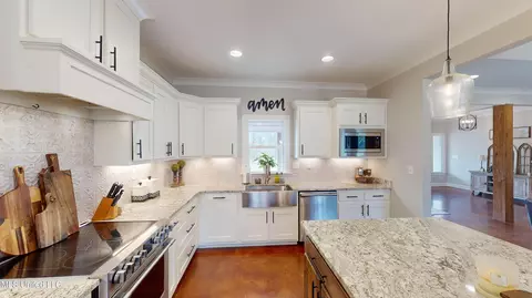 Kitchen - 1515 Wheeler Rd, Hernando, MS 38632 photo 4 of 5