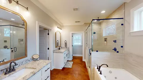 Bath - 1515 Wheeler Rd, Hernando, MS 38632 photo 2 of 4