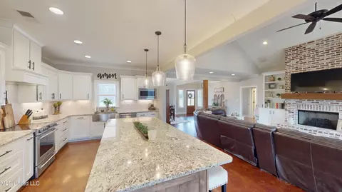 Kitchen - 1515 Wheeler Rd, Hernando, MS 38632 photo 3 of 5