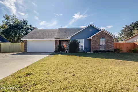 6805 Oakhurst Dr, Ocean Springs, MS 39564