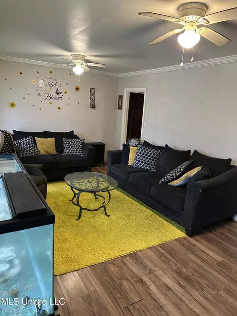 Living - 3190 Charleston Dr, Jackson, MS 39212 photo 1 of 1