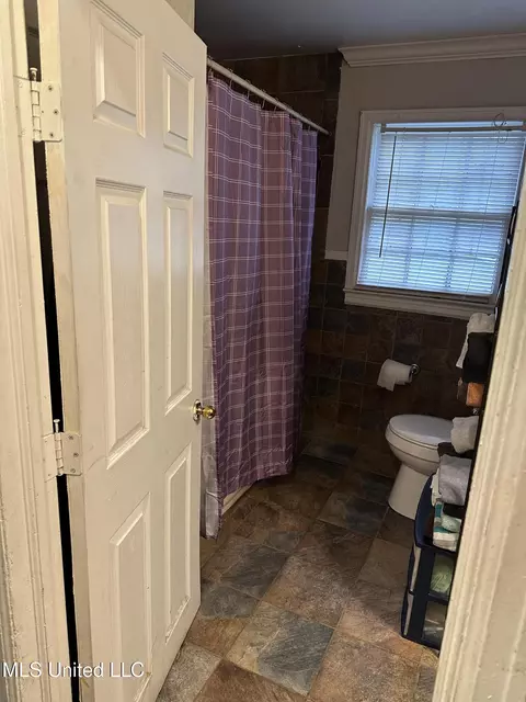 Bath - 3190 Charleston Dr, Jackson, MS 39212 photo 1 of 1