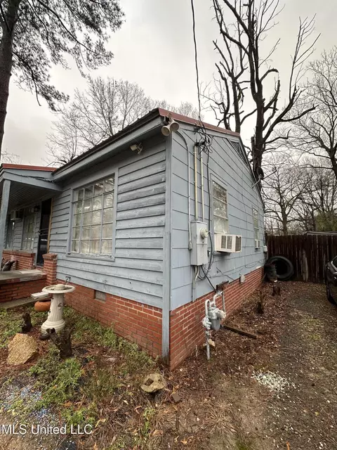 Exterior - 3190 Charleston Dr, Jackson, MS 39212 photo 2 of 6