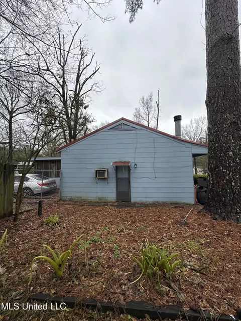 Exterior - 3190 Charleston Dr, Jackson, MS 39212 photo 1 of 6