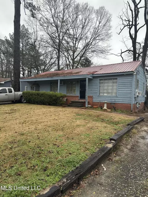 3190 Charleston Dr, Jackson, MS 39212