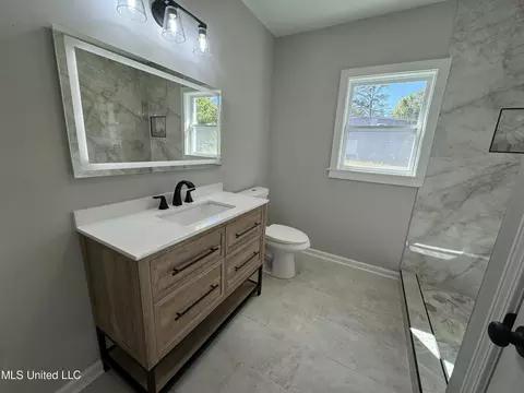 Bath - 3202 Gaines Rd, Corinth, MS 38834 photo 7 of 8