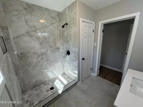 Bath - 3202 Gaines Rd, Corinth, MS 38834 photo 8 of 8