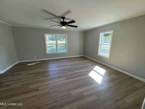 Living - 3202 Gaines Rd, Corinth, MS 38834 photo 5 of 5