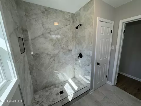 Bath - 3202 Gaines Rd, Corinth, MS 38834 photo 6 of 8