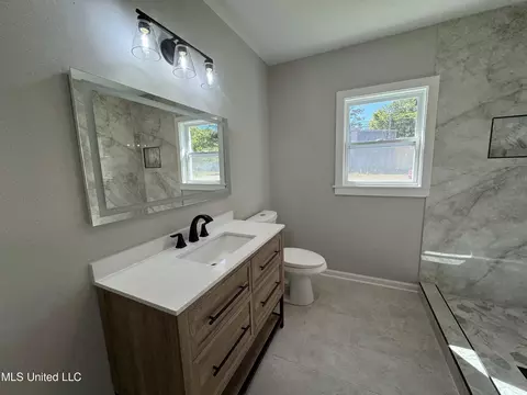 Bath - 3202 Gaines Rd, Corinth, MS 38834 photo 5 of 8
