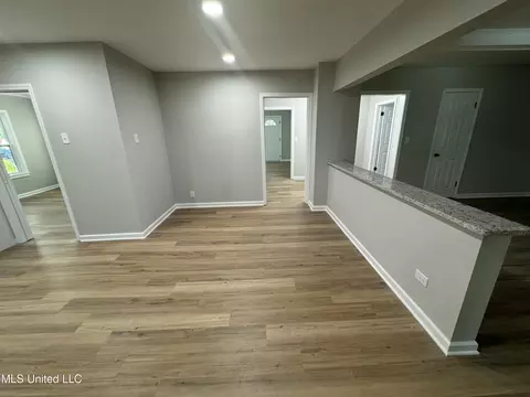 Entry Way - 3202 Gaines Rd, Corinth, MS 38834 photo 4 of 4