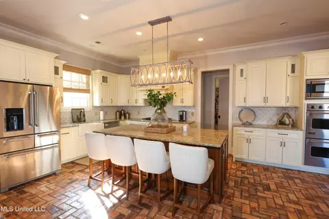 Kitchen - 4864 Malone Rd, Olive Branch, MS 38654 photo 8 of 9