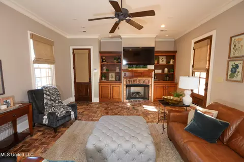 Living - 4864 Malone Rd, Olive Branch, MS 38654 photo 6 of 7