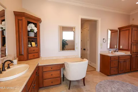 Bath - 4864 Malone Rd, Olive Branch, MS 38654 photo 8 of 11