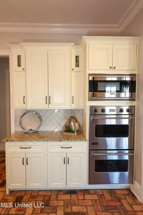 Kitchen - 4864 Malone Rd, Olive Branch, MS 38654 photo 9 of 9