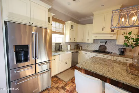 Kitchen - 4864 Malone Rd, Olive Branch, MS 38654 photo 2 of 9