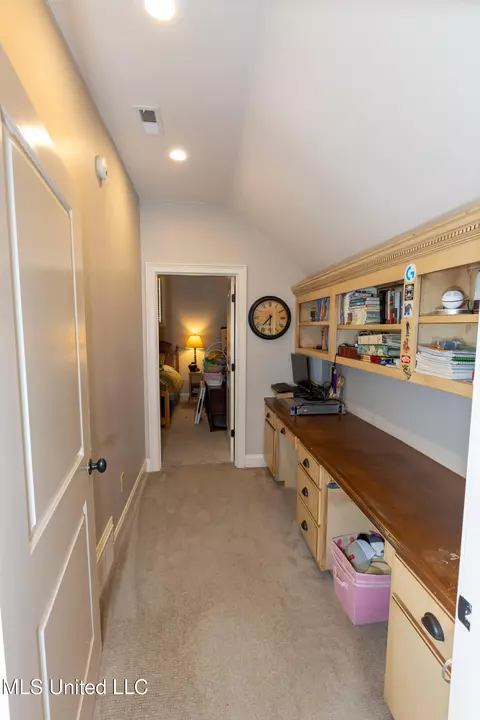 Entry Way - 4864 Malone Rd, Olive Branch, MS 38654 photo 11 of 11