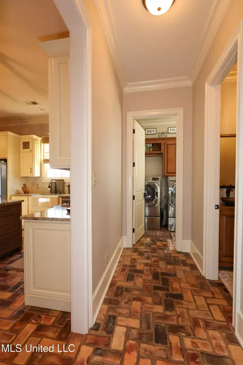 Entry Way - 4864 Malone Rd, Olive Branch, MS 38654 photo 6 of 11