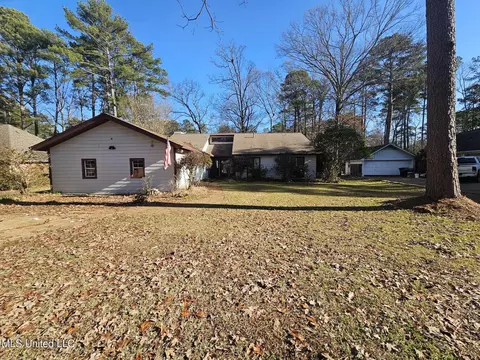 105 Paradise Point Dr, Brandon, MS 39047