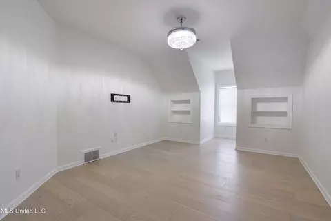 Bedroom - 4290 Spring Valley Dr, Olive Branch, MS 38654 photo 6 of 9