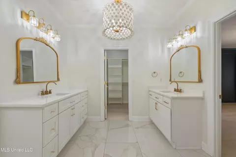 Bath - 4290 Spring Valley Dr, Olive Branch, MS 38654 photo 4 of 9