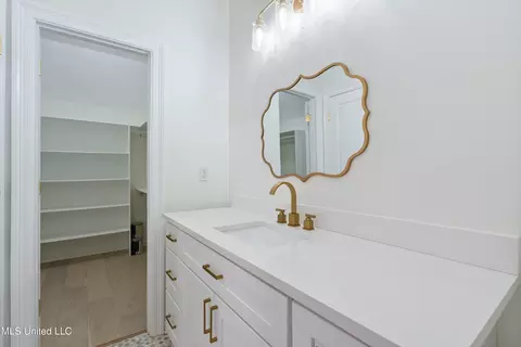Bath - 4290 Spring Valley Dr, Olive Branch, MS 38654 photo 6 of 9