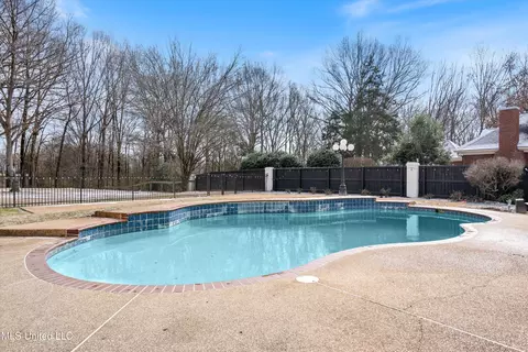 Exterior - 4290 Spring Valley Dr, Olive Branch, MS 38654 photo 7 of 9